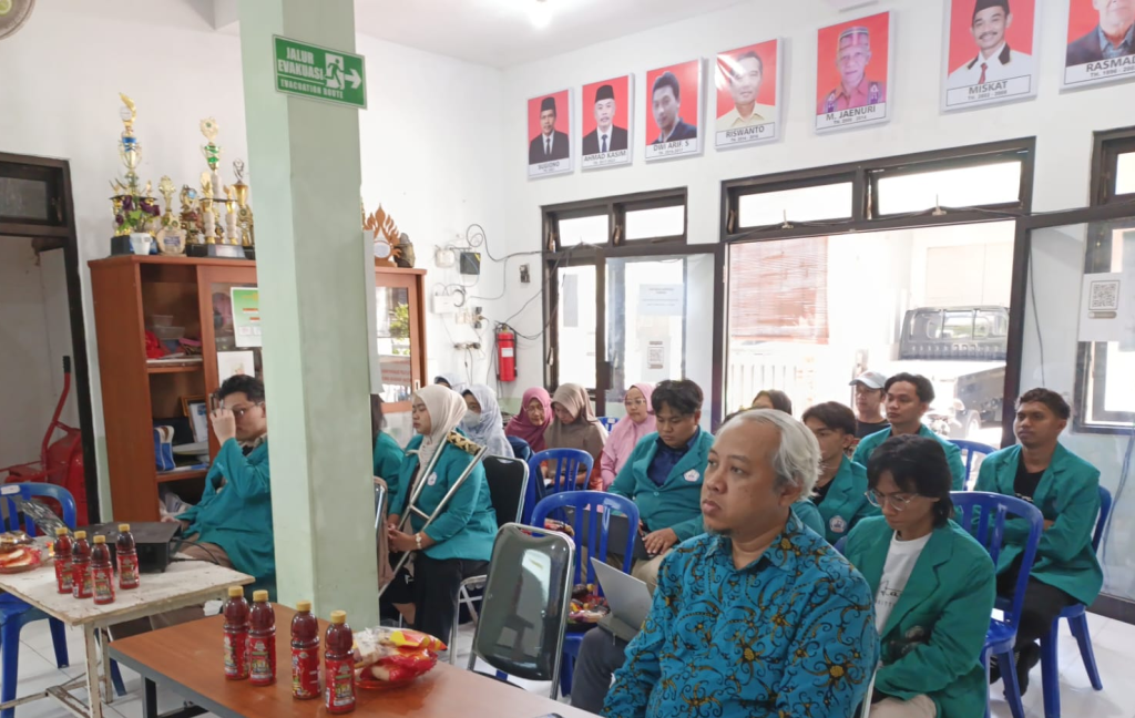 Mahasiswa STT STIKMA Internasional mengikuti kegiatan PKN di Tunjungsekar Malang.